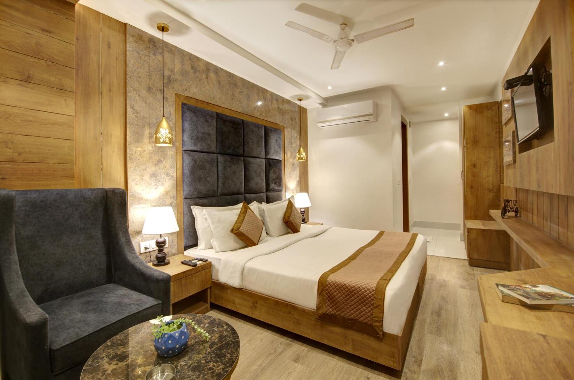 Hotel Town Grand Patel Nagar 3*